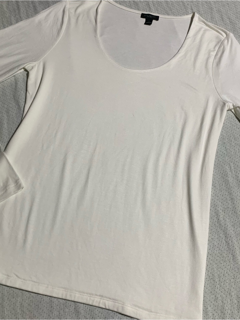 Ann Taylor White Scoop Neck Long Sleeve Tee